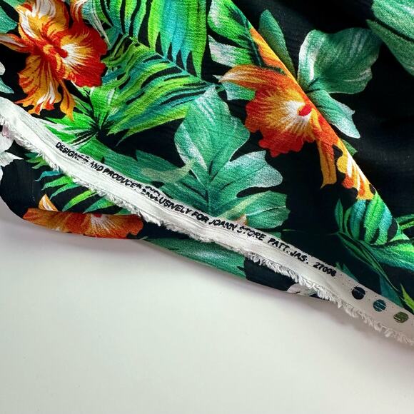 Joann Fabric 1.5 Yards Black Tropical Hawaiian Print Fabric Remnant Synthetic - Picture 3 of 5